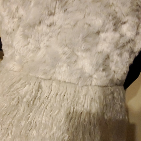 Faux Fur & faux Llama Vest - Picture 6 of 8
